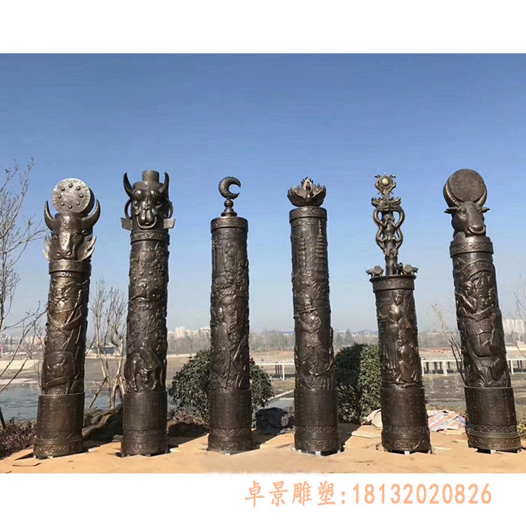 中国传统铸铜雕龙柱- 绘制文化的象征