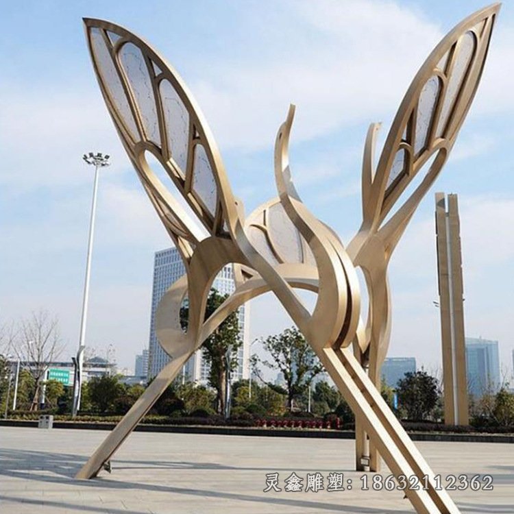 广场大型抽象几何仙鹤雕塑