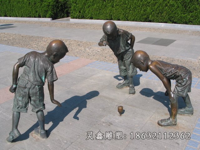 小孩玩陀螺铜雕公园小品铜雕