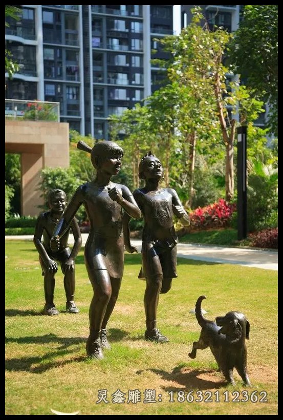 小朋友玩耍铜雕公园人物雕塑