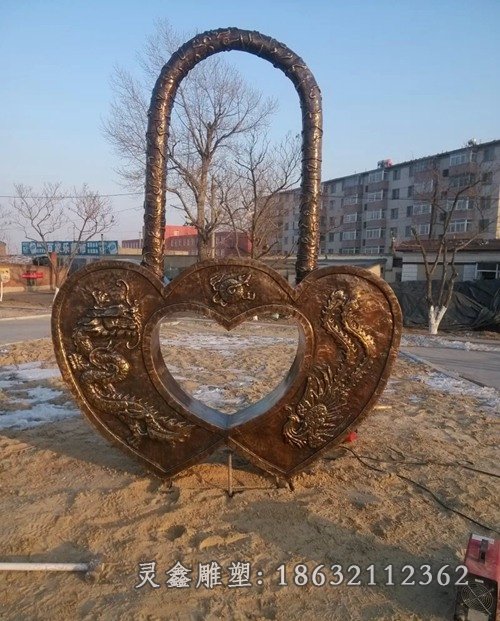 连心锁雕塑铜雕锁子心形锁子雕塑