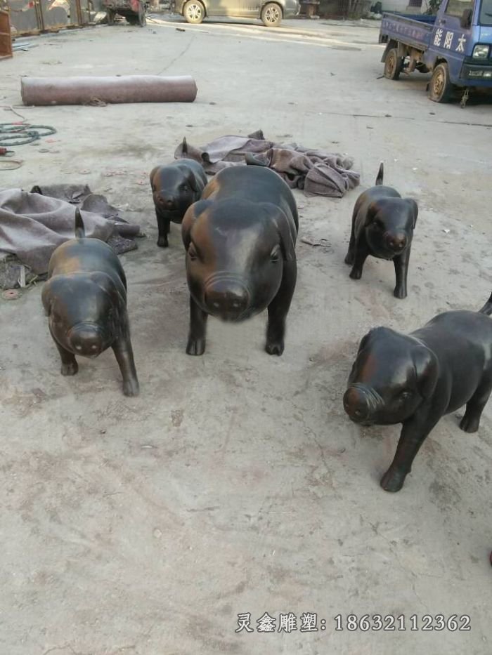 小猪铜雕公园动物雕塑