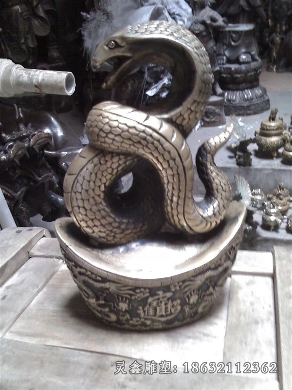 铜雕蛇铸造铜蛇雕塑