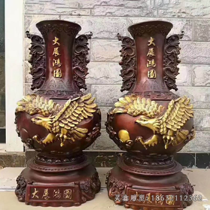 铜雕花瓶