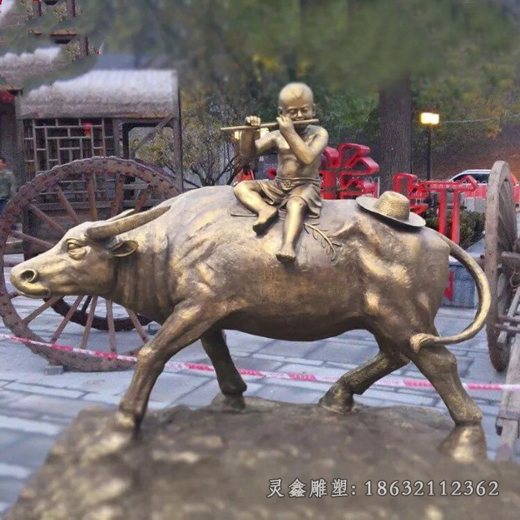 骑在牛背上吹笛子的小孩铜雕放牧铜雕