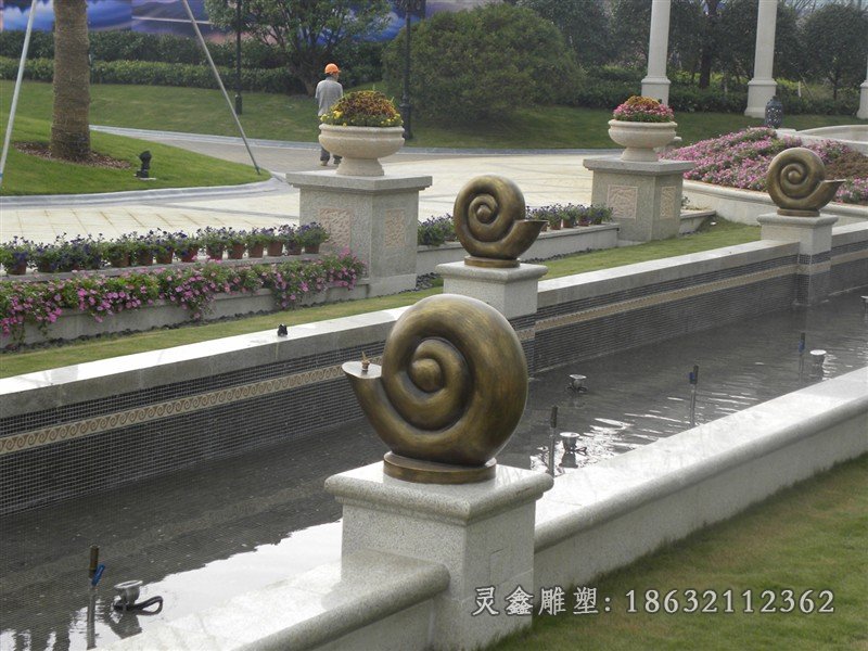 喷水铜蜗牛蜗牛铜雕
