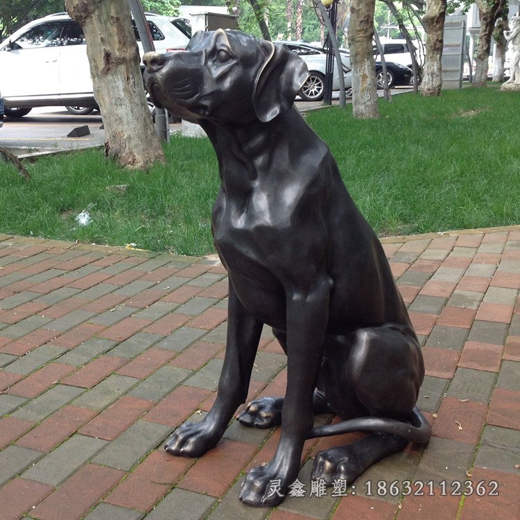 卧着的小狗雕塑街边动物铜雕
