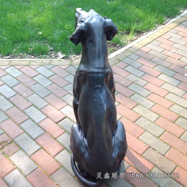 卧着的小狗雕塑街边动物铜雕