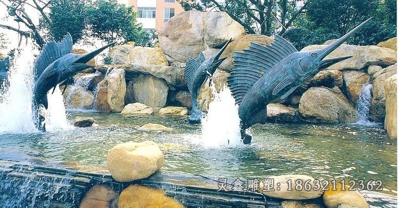 尖嘴鱼铜雕公园动物雕塑