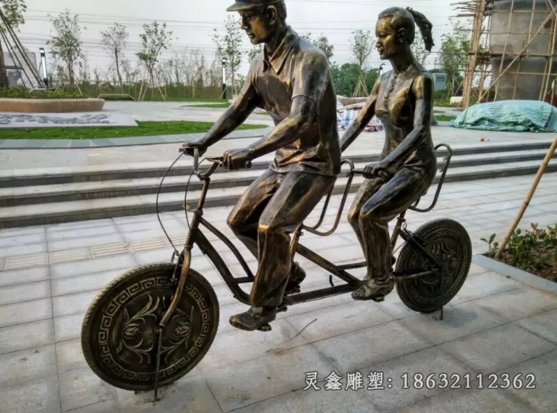 两人骑自行车铜雕公园小品铜雕