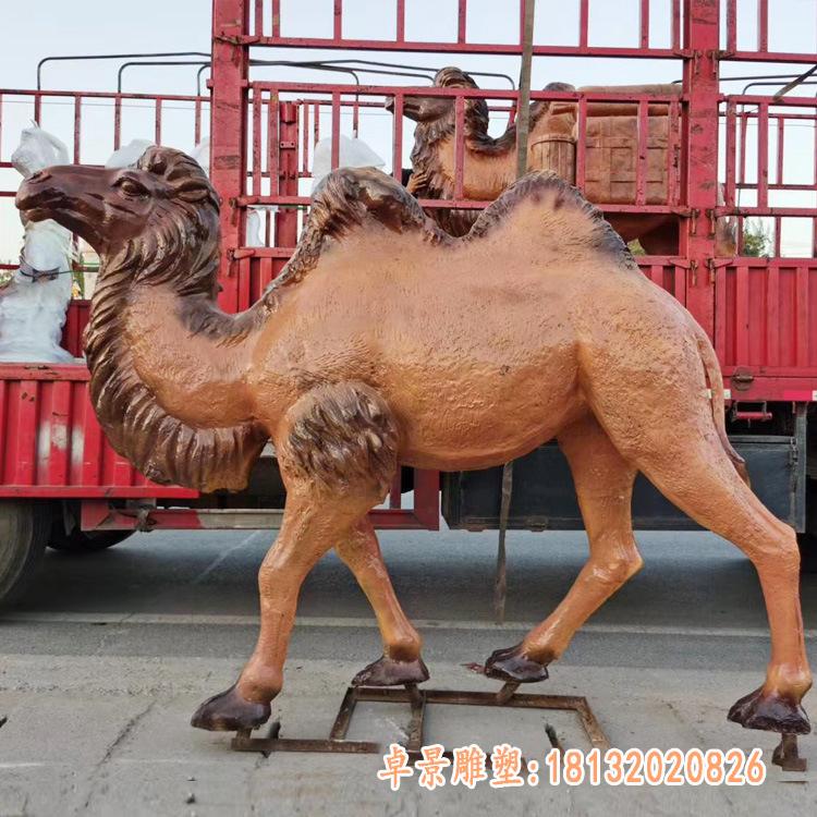 新款玻璃钢骆驼雕塑动物园装饰摆件动物现货