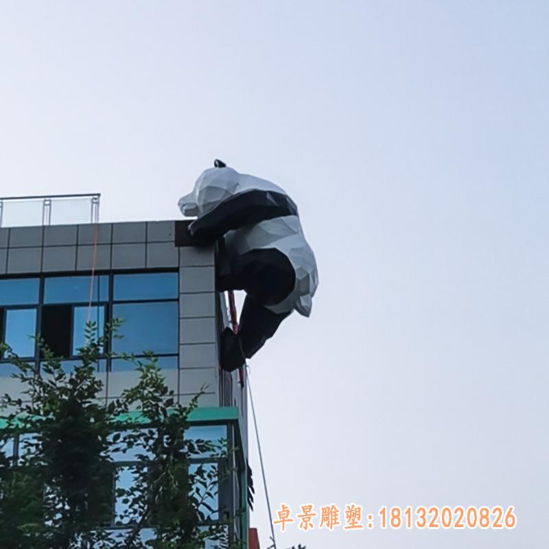 玻璃钢熊猫雕塑定制户外定制熊猫爬墙橱窗玻璃钢熊猫几何动物雕塑