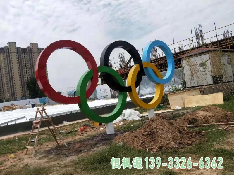 曲靖恒枫源雕塑厂不锈钢广场奥运五环雕塑安装图