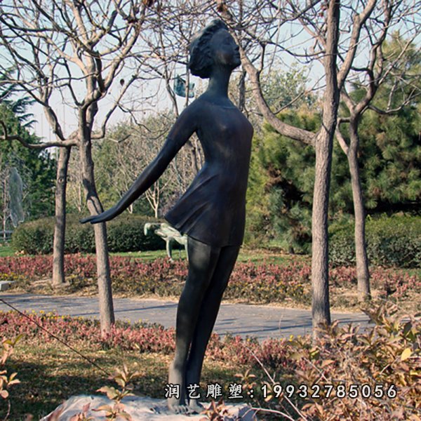 美女吹风铜雕公园人物铜雕